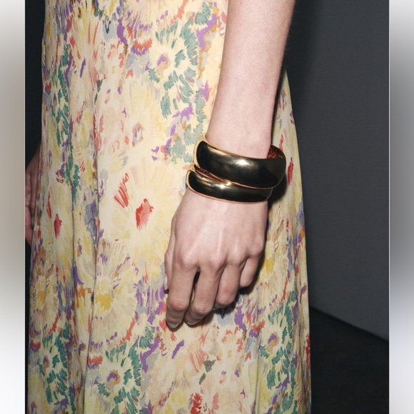 NWT. Zara Golden Two Pack of Rigid Metal Bracelets. - Picture 2 of 8